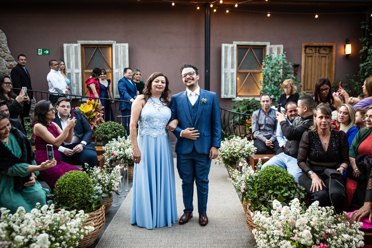 quality hotel, dia da noiva, sitio são jorge, jardim secreto sitio sao jorge, noiva loira, mini wedding, casamento intimista, casamento ao ar livre, casamento no jardim, vestido de noiva, odeon decoração, robe de cetim, decoraçao de casamento