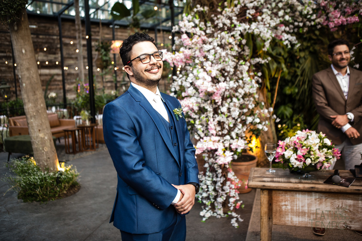 quality hotel, dia da noiva, sitio são jorge, jardim secreto sitio sao jorge, noiva loira, mini wedding, casamento intimista, casamento ao ar livre, casamento no jardim, vestido de noiva, odeon decoração, robe de cetim, decoraçao de casamento