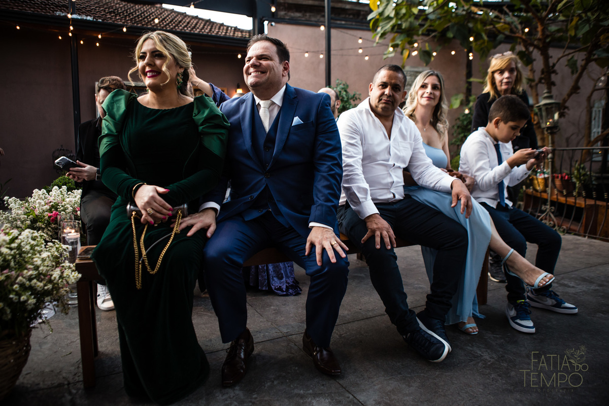 quality hotel, dia da noiva, sitio são jorge, jardim secreto sitio sao jorge, noiva loira, mini wedding, casamento intimista, casamento ao ar livre, casamento no jardim, vestido de noiva, odeon decoração, robe de cetim, decoraçao de casamento