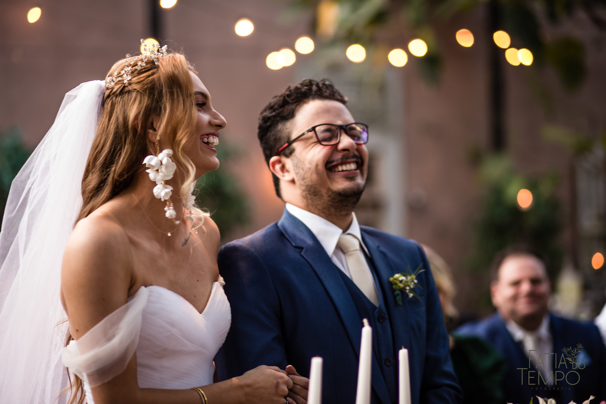 quality hotel, dia da noiva, sitio são jorge, jardim secreto sitio sao jorge, noiva loira, mini wedding, casamento intimista, casamento ao ar livre, casamento no jardim, vestido de noiva, odeon decoração, robe de cetim, decoraçao de casamento