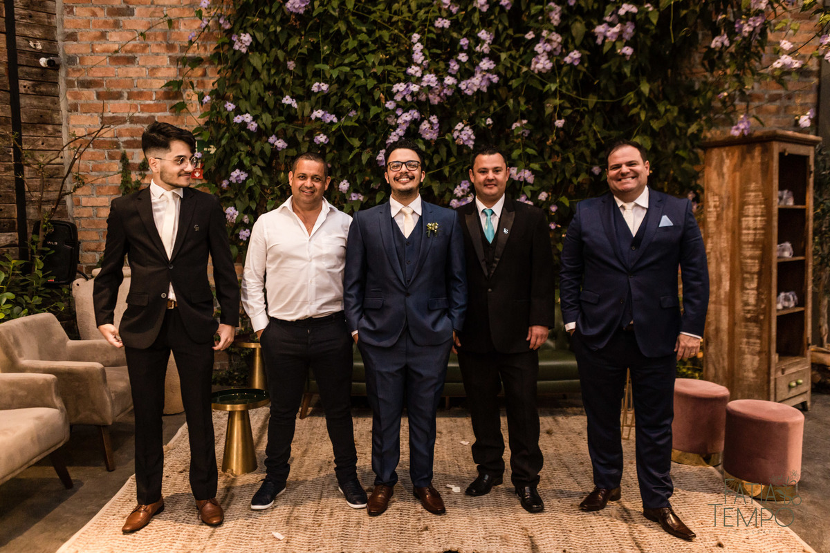 quality hotel, dia da noiva, sitio são jorge, jardim secreto sitio sao jorge, noiva loira, mini wedding, casamento intimista, casamento ao ar livre, casamento no jardim, vestido de noiva, odeon decoração, robe de cetim, decoraçao de casamento