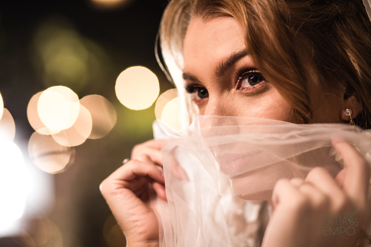 quality hotel, dia da noiva, sitio são jorge, jardim secreto sitio sao jorge, noiva loira, mini wedding, casamento intimista, casamento ao ar livre, casamento no jardim, vestido de noiva, odeon decoração, robe de cetim, decoraçao de casamento