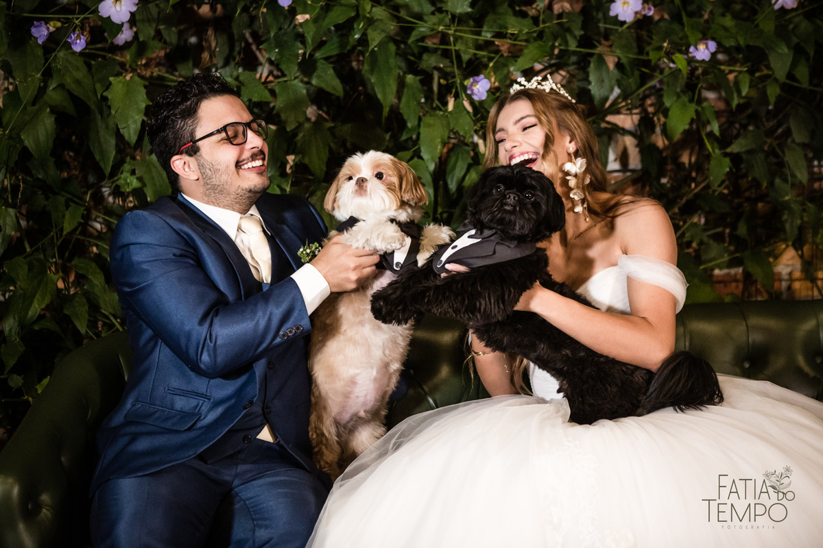 quality hotel, dia da noiva, sitio são jorge, jardim secreto sitio sao jorge, noiva loira, mini wedding, casamento intimista, casamento ao ar livre, casamento no jardim, vestido de noiva, odeon decoração, robe de cetim, decoraçao de casamento