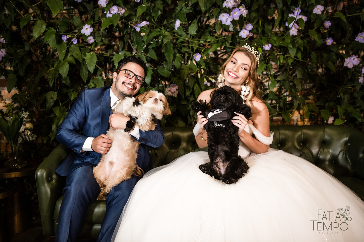 quality hotel, dia da noiva, sitio são jorge, jardim secreto sitio sao jorge, noiva loira, mini wedding, casamento intimista, casamento ao ar livre, casamento no jardim, vestido de noiva, odeon decoração, robe de cetim, decoraçao de casamento