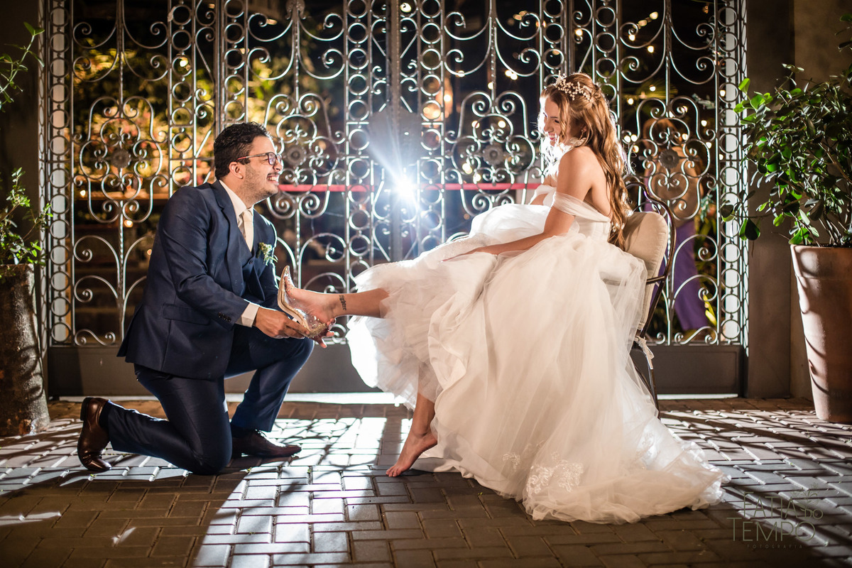 quality hotel, dia da noiva, sitio são jorge, jardim secreto sitio sao jorge, noiva loira, mini wedding, casamento intimista, casamento ao ar livre, casamento no jardim, vestido de noiva, odeon decoração, robe de cetim, decoraçao de casamento