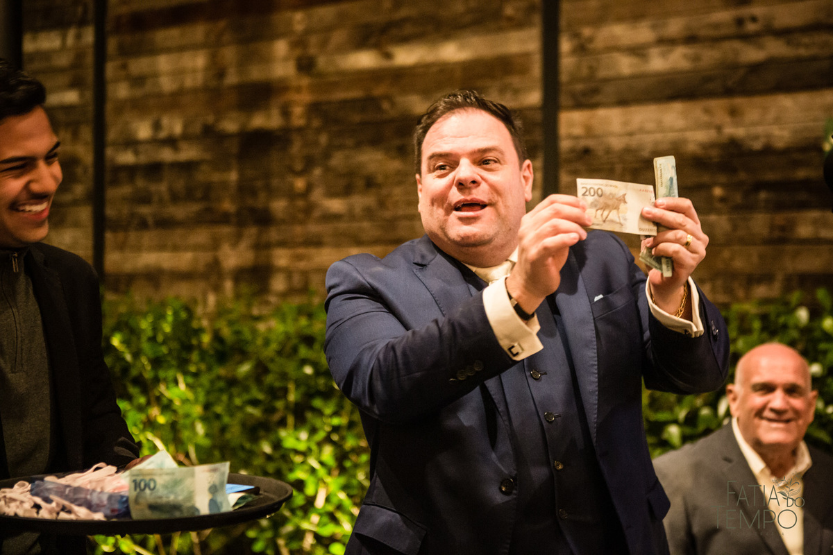 quality hotel, dia da noiva, sitio são jorge, jardim secreto sitio sao jorge, noiva loira, mini wedding, casamento intimista, casamento ao ar livre, casamento no jardim, vestido de noiva, odeon decoração, robe de cetim, decoraçao de casamento