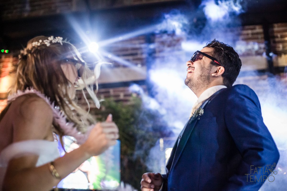 quality hotel, dia da noiva, sitio são jorge, jardim secreto sitio sao jorge, noiva loira, mini wedding, casamento intimista, casamento ao ar livre, casamento no jardim, vestido de noiva, odeon decoração, robe de cetim, decoraçao de casamento