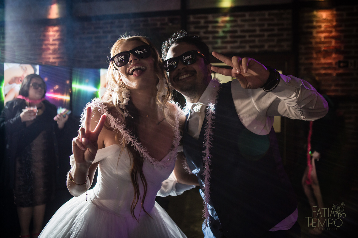 quality hotel, dia da noiva, sitio são jorge, jardim secreto sitio sao jorge, noiva loira, mini wedding, casamento intimista, casamento ao ar livre, casamento no jardim, vestido de noiva, odeon decoração, robe de cetim, decoraçao de casamento