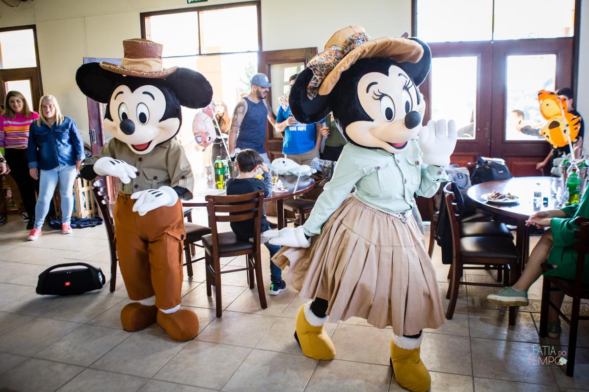 aniversario mickey, festa de aniversario, aniversario 1 ano, fotografo de aniversario, festa no predio, festa no condominio, foto de criança, decoração, safari, mãe de menina, mãe de menino, ensaio fotográfico, buffet infantil, foto autoral, lifestyle
