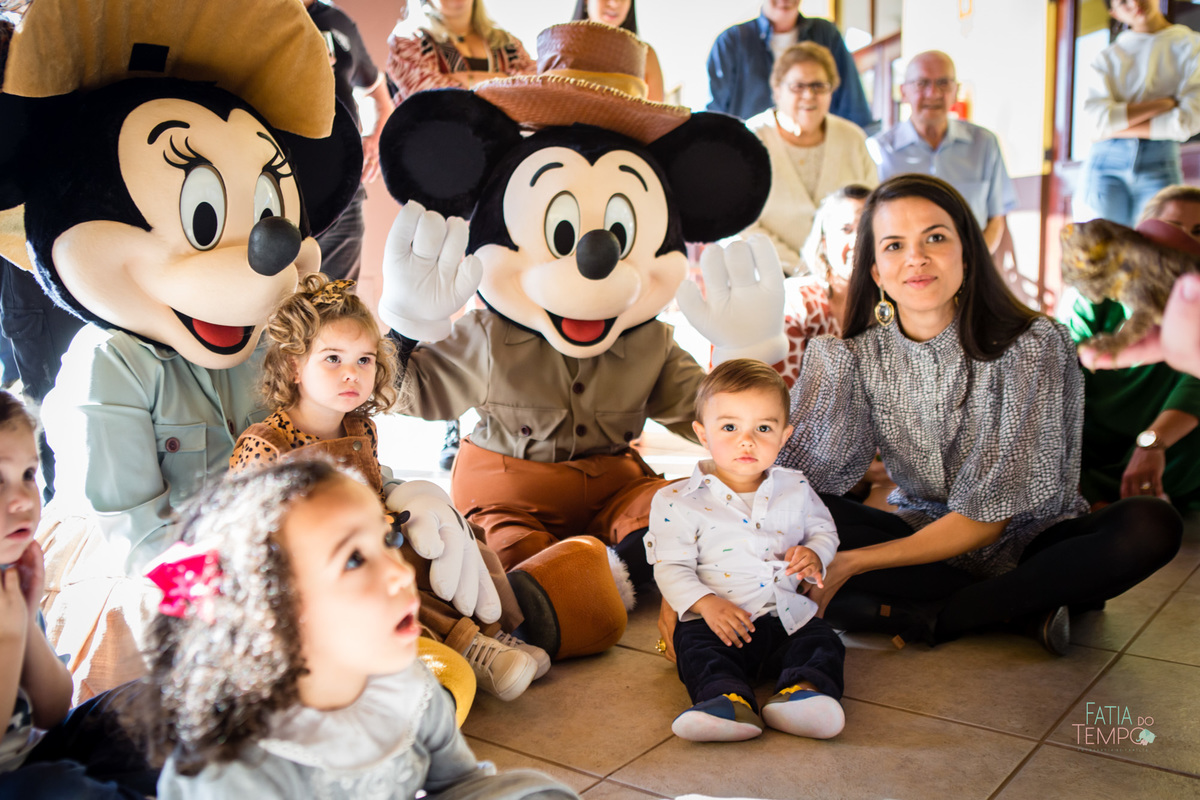 aniversario mickey, festa de aniversario, aniversario 1 ano, fotografo de aniversario, festa no predio, festa no condominio, foto de criança, decoração, safari, mãe de menina, mãe de menino, ensaio fotográfico, buffet infantil, foto autoral, lifestyle