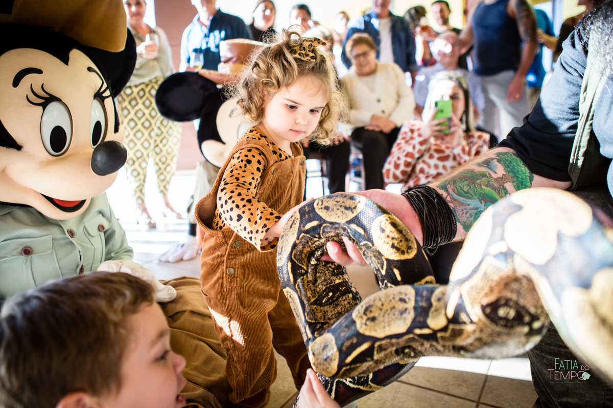 aniversario mickey, festa de aniversario, aniversario 1 ano, fotografo de aniversario, festa no predio, festa no condominio, foto de criança, decoração, safari, mãe de menina, mãe de menino, ensaio fotográfico, buffet infantil, foto autoral, lifestyle