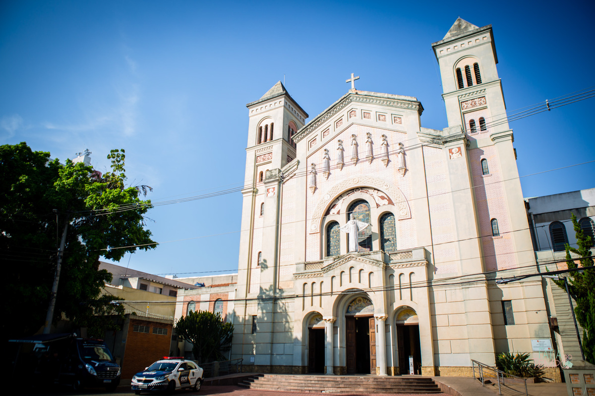 batizado, igreja, catolico, fotografia, comunhão, familia, criança, bebê, menina, menino, foto de criança, foto de família, mãe de menina, mãe de menino, arquitetura, sagrado, Deus, batismo, padre, ensaio fotografico, estudio fotografico,