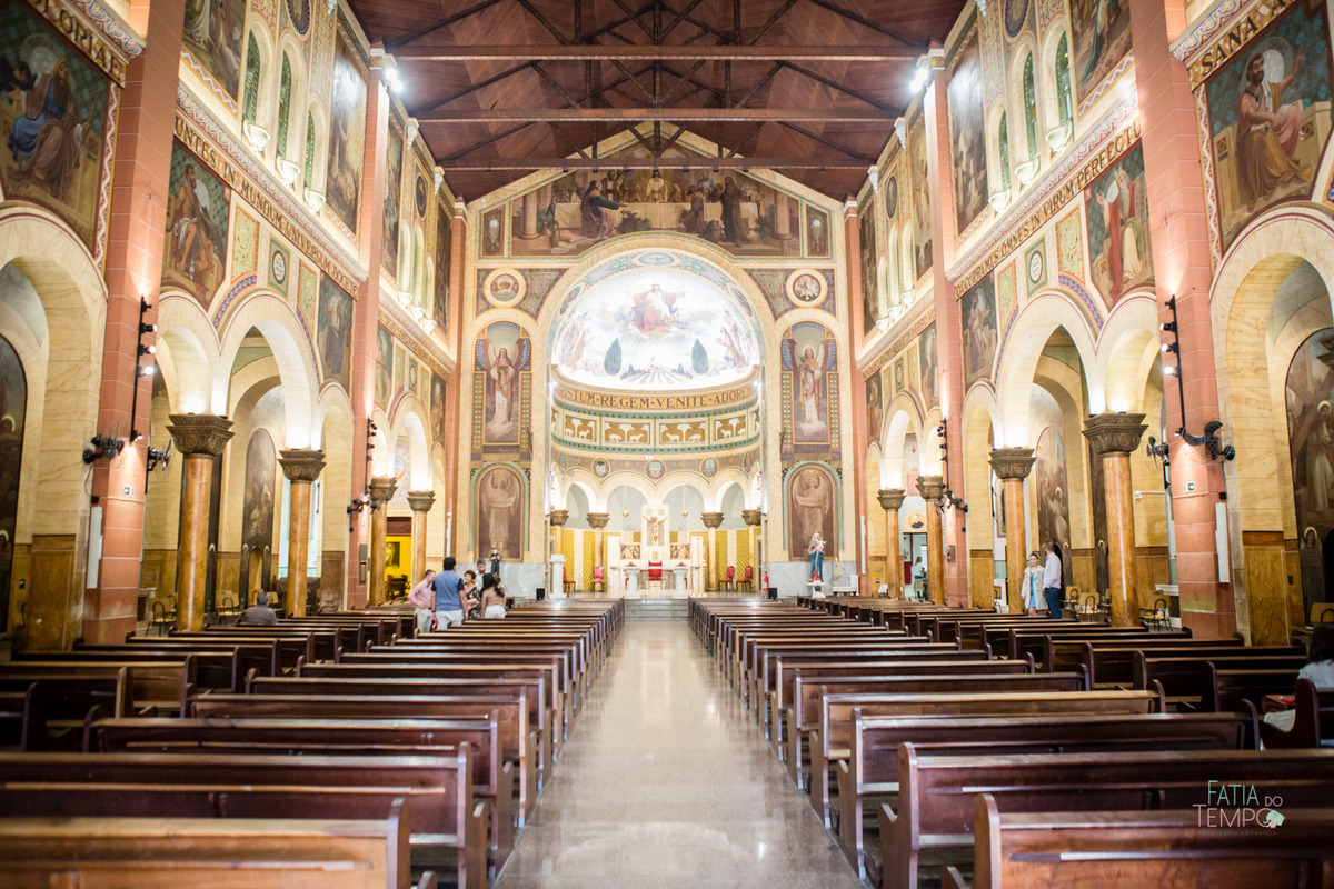 batizado, igreja, catolico, fotografia, comunhão, familia, criança, bebê, menina, menino, foto de criança, foto de família, mãe de menina, mãe de menino, arquitetura, sagrado, Deus, batismo, padre, ensaio fotografico, estudio fotografico,