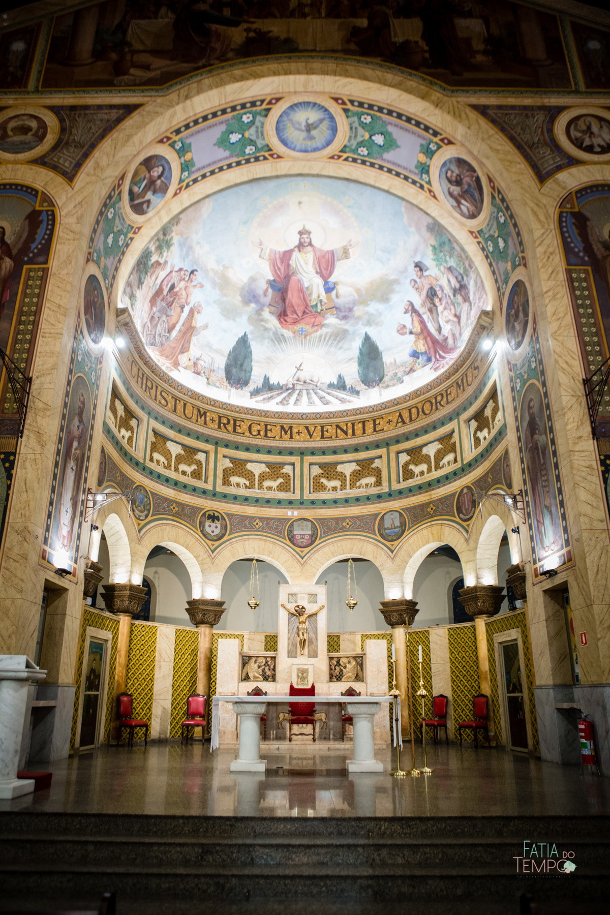 batizado, igreja, catolico, fotografia, comunhão, familia, criança, bebê, menina, menino, foto de criança, foto de família, mãe de menina, mãe de menino, arquitetura, sagrado, Deus, batismo, padre, ensaio fotografico, estudio fotografico,