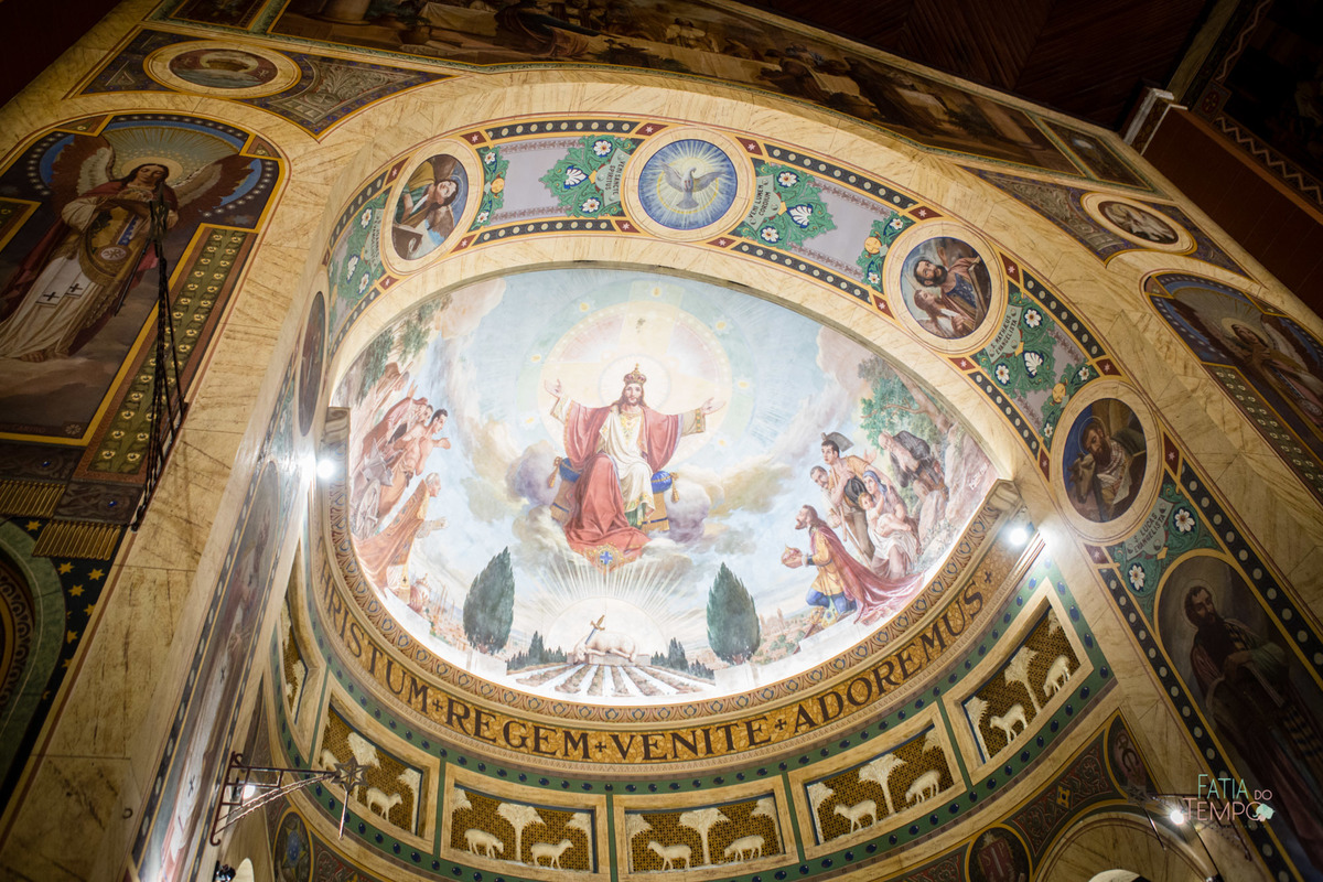 batizado, igreja, catolico, fotografia, comunhão, familia, criança, bebê, menina, menino, foto de criança, foto de família, mãe de menina, mãe de menino, arquitetura, sagrado, Deus, batismo, padre, ensaio fotografico, estudio fotografico,