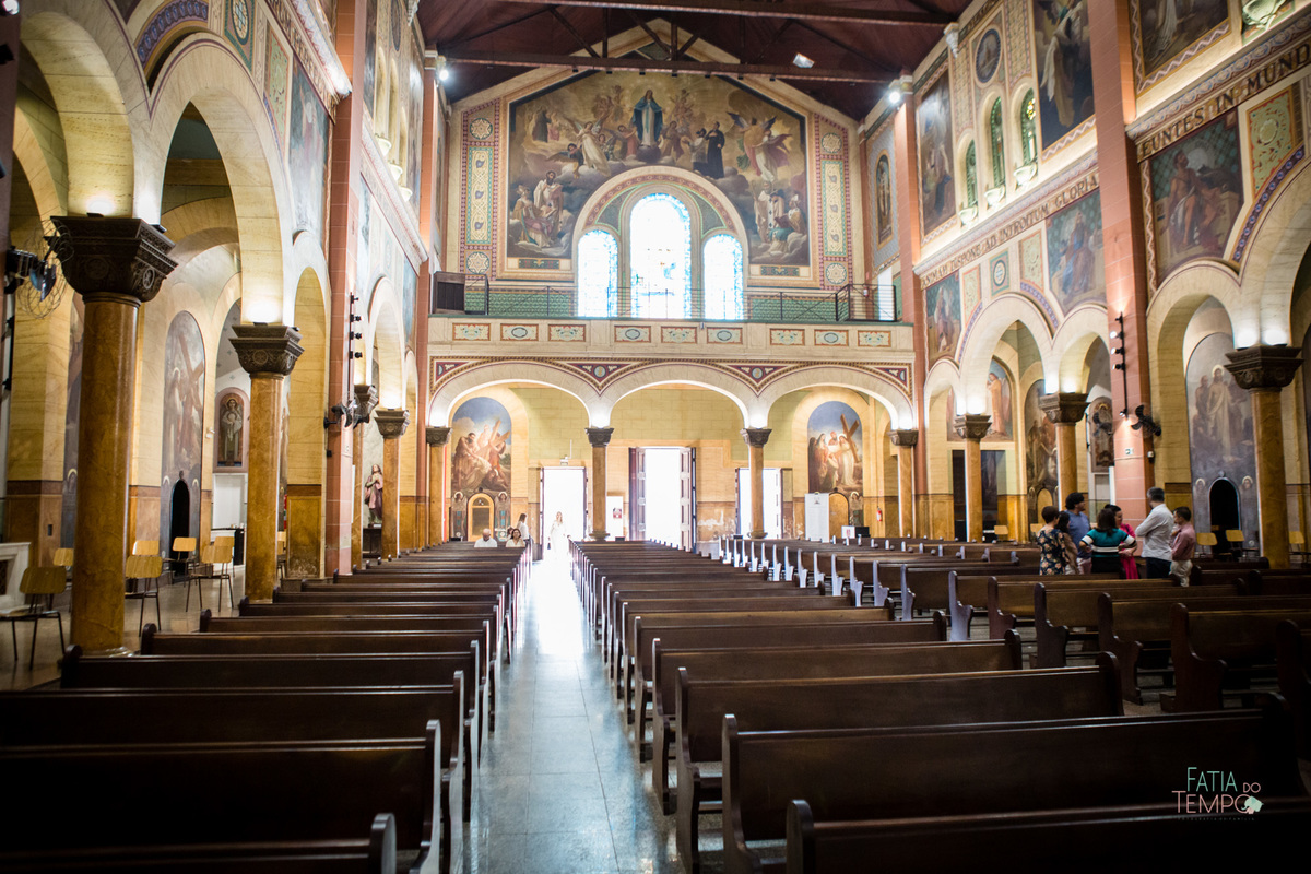 batizado, igreja, catolico, fotografia, comunhão, familia, criança, bebê, menina, menino, foto de criança, foto de família, mãe de menina, mãe de menino, arquitetura, sagrado, Deus, batismo, padre, ensaio fotografico, estudio fotografico,