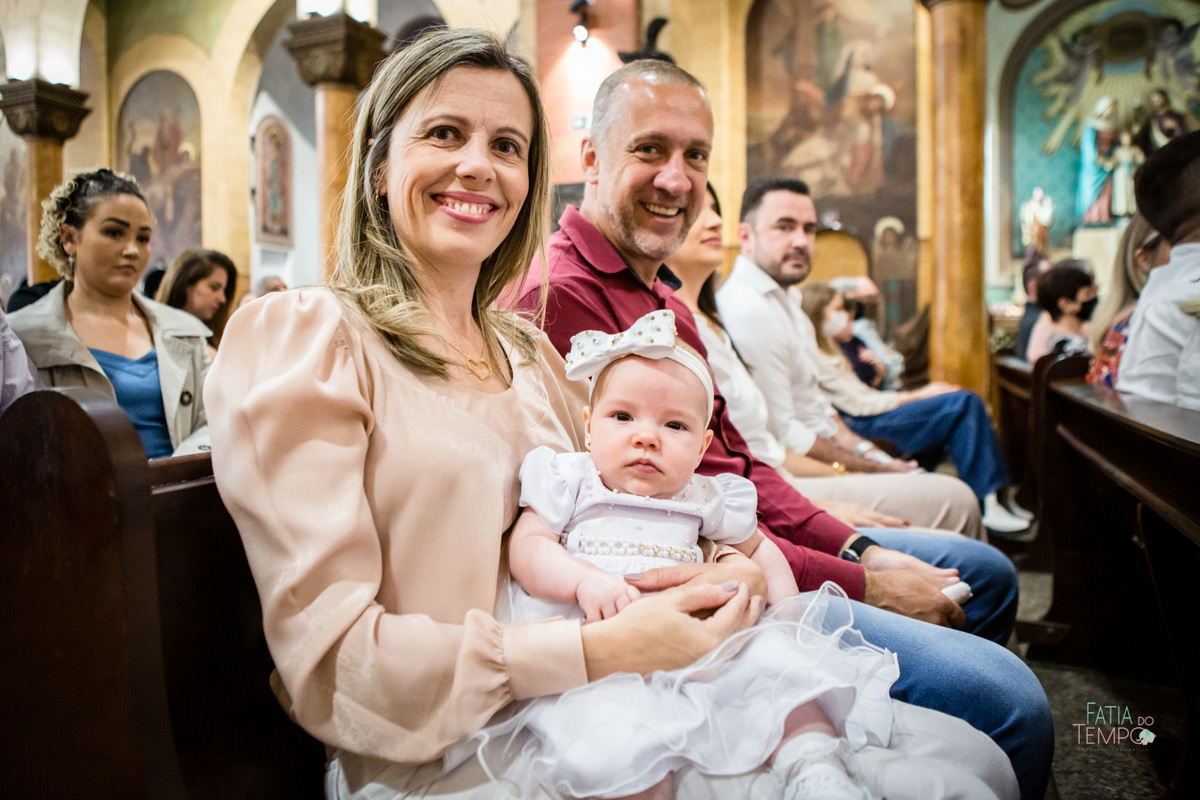 batizado, igreja, catolico, fotografia, comunhão, familia, criança, bebê, menina, menino, foto de criança, foto de família, mãe de menina, mãe de menino, arquitetura, sagrado, Deus, batismo, padre, ensaio fotografico, estudio fotografico,