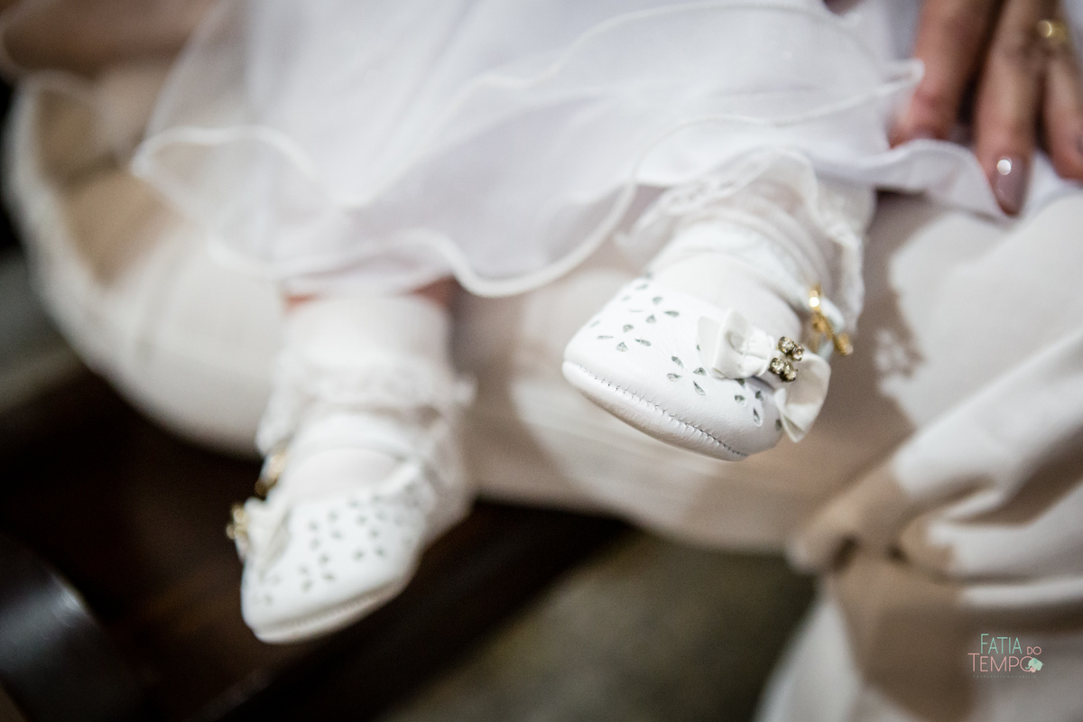 batizado, igreja, catolico, fotografia, comunhão, familia, criança, bebê, menina, menino, foto de criança, foto de família, mãe de menina, mãe de menino, arquitetura, sagrado, Deus, batismo, padre, ensaio fotografico, estudio fotografico,