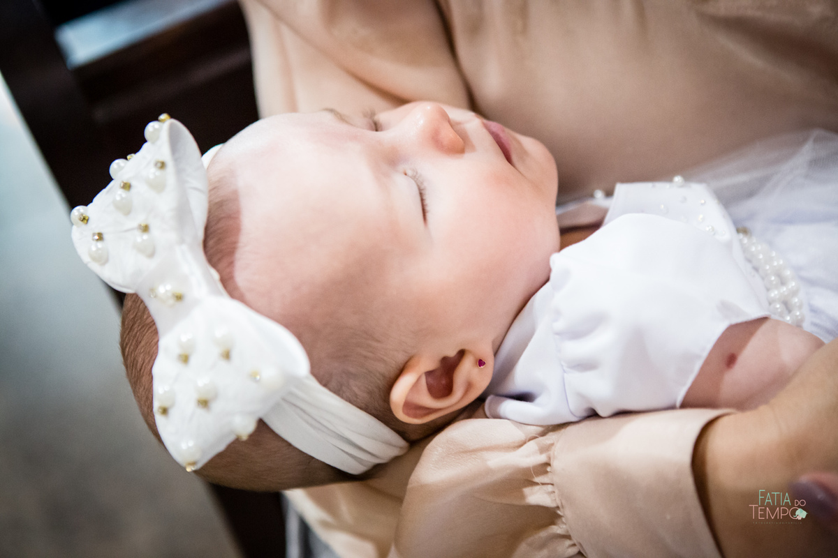 batizado, igreja, catolico, fotografia, comunhão, familia, criança, bebê, menina, menino, foto de criança, foto de família, mãe de menina, mãe de menino, arquitetura, sagrado, Deus, batismo, padre, ensaio fotografico, estudio fotografico,