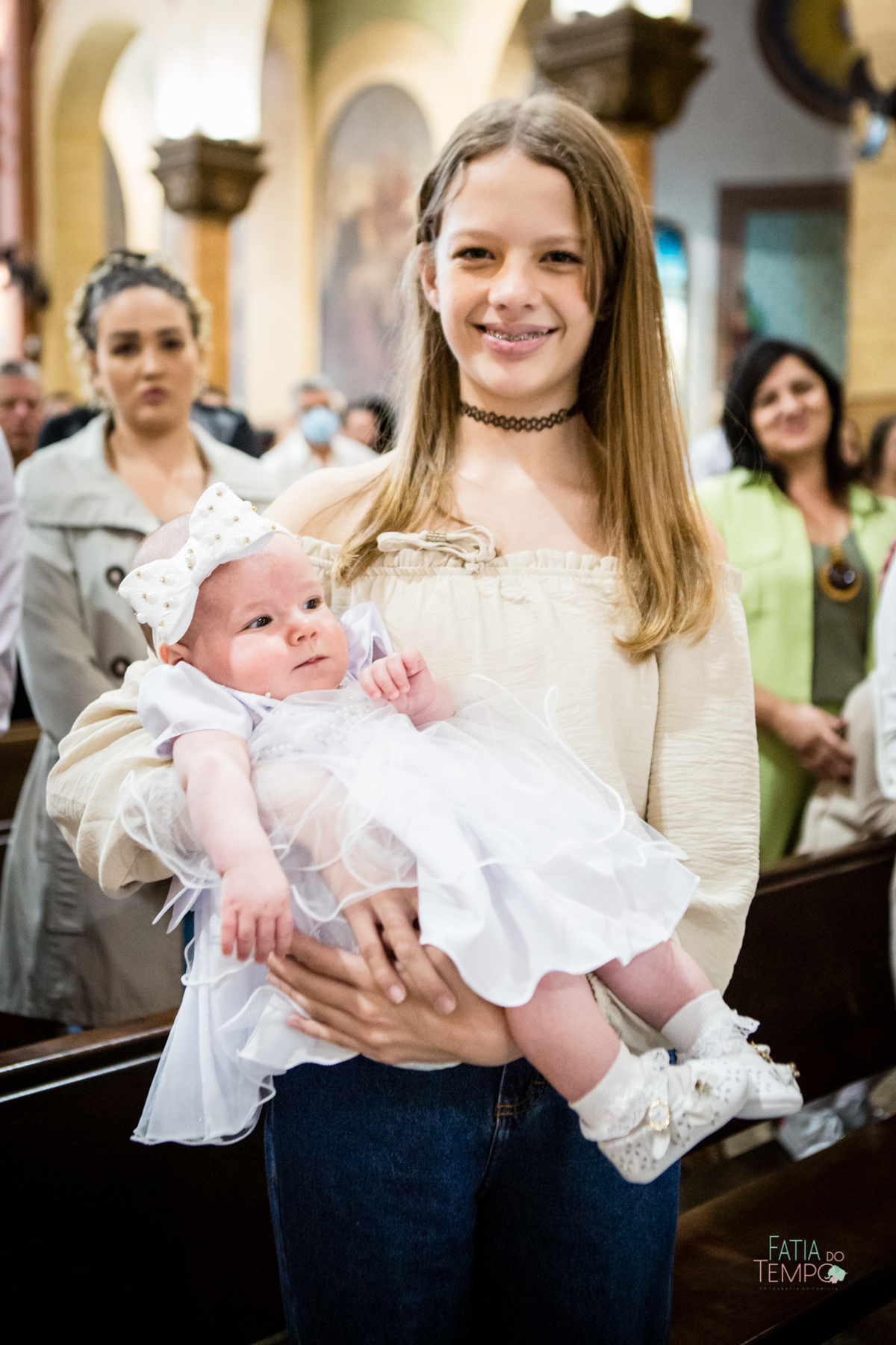 batizado, igreja, catolico, fotografia, comunhão, familia, criança, bebê, menina, menino, foto de criança, foto de família, mãe de menina, mãe de menino, arquitetura, sagrado, Deus, batismo, padre, ensaio fotografico, estudio fotografico,