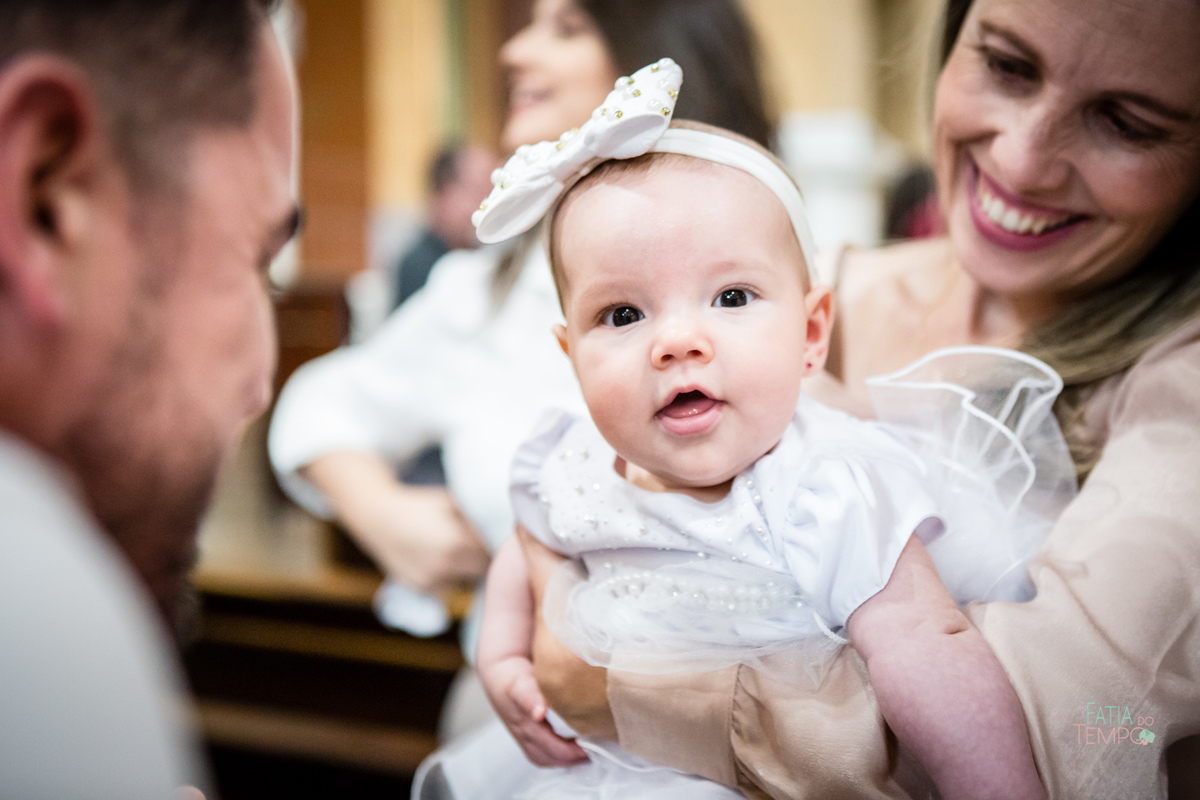 batizado, igreja, catolico, fotografia, comunhão, familia, criança, bebê, menina, menino, foto de criança, foto de família, mãe de menina, mãe de menino, arquitetura, sagrado, Deus, batismo, padre, ensaio fotografico, estudio fotografico,