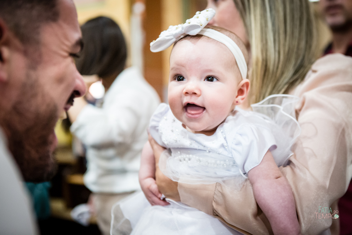 batizado, igreja, catolico, fotografia, comunhão, familia, criança, bebê, menina, menino, foto de criança, foto de família, mãe de menina, mãe de menino, arquitetura, sagrado, Deus, batismo, padre, ensaio fotografico, estudio fotografico,