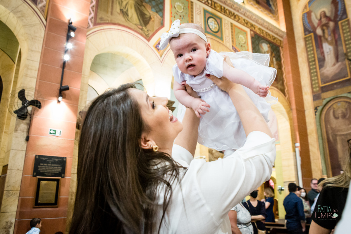 batizado, igreja, catolico, fotografia, comunhão, familia, criança, bebê, menina, menino, foto de criança, foto de família, mãe de menina, mãe de menino, arquitetura, sagrado, Deus, batismo, padre, ensaio fotografico, estudio fotografico,