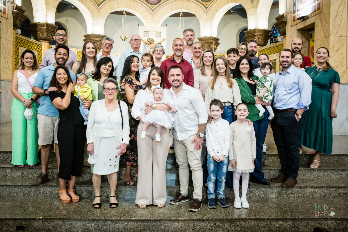 batizado, igreja, catolico, fotografia, comunhão, familia, criança, bebê, menina, menino, foto de criança, foto de família, mãe de menina, mãe de menino, arquitetura, sagrado, Deus, batismo, padre, ensaio fotografico, estudio fotografico,