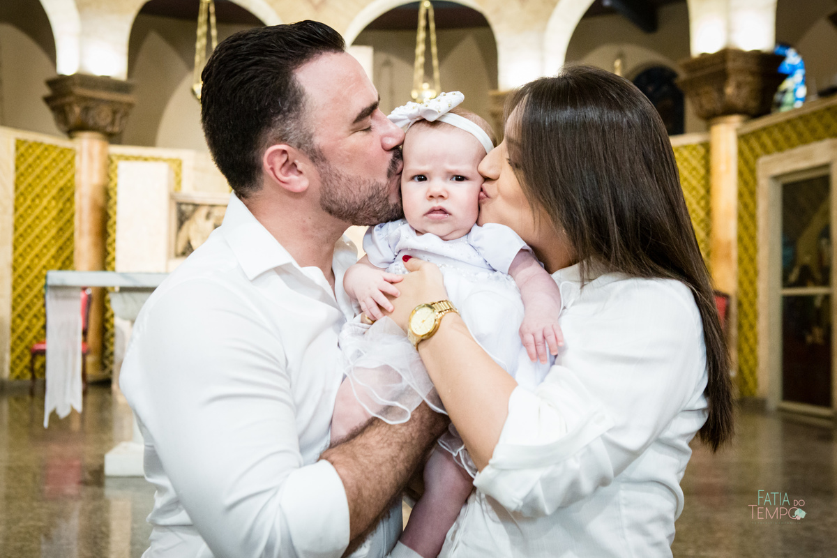batizado, igreja, catolico, fotografia, comunhão, familia, criança, bebê, menina, menino, foto de criança, foto de família, mãe de menina, mãe de menino, arquitetura, sagrado, Deus, batismo, padre, ensaio fotografico, estudio fotografico,