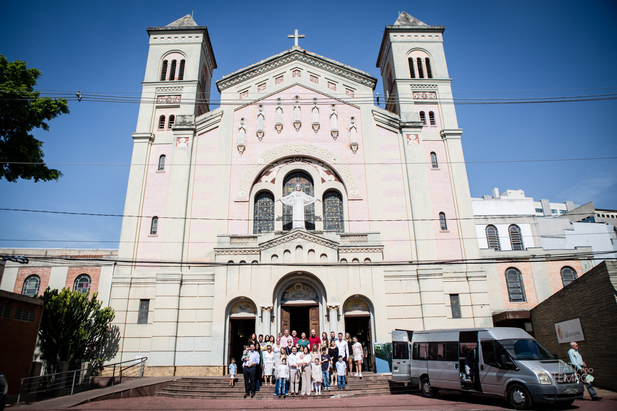 batizado, igreja, catolico, fotografia, comunhão, familia, criança, bebê, menina, menino, foto de criança, foto de família, mãe de menina, mãe de menino, arquitetura, sagrado, Deus, batismo, padre, ensaio fotografico, estudio fotografico,