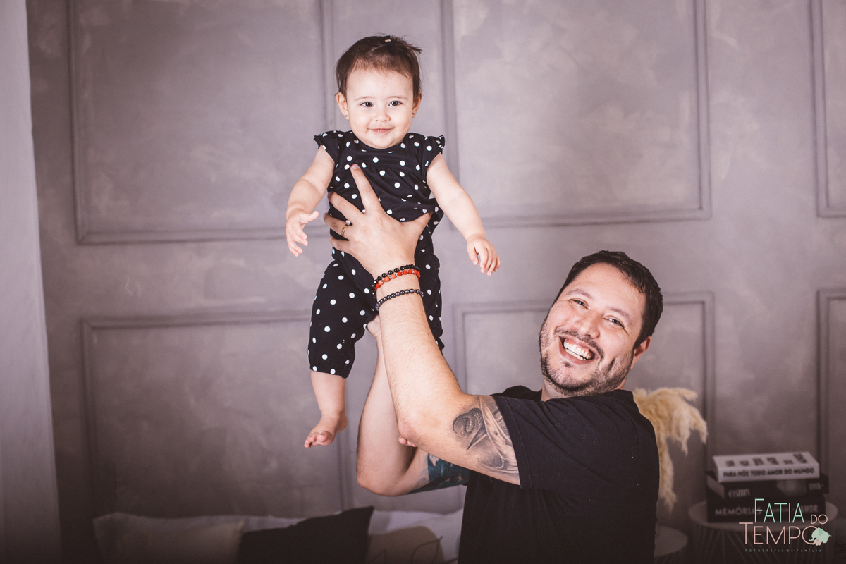 ensaio fotografico de familia, ensaio de familia, fotos de familia, fotos em familia, fotos de familia em estudio, fotos papai mamae e bebe, familia com pets, estudio em sao caetano, estudio pet friendly, estudio fotografico no abc