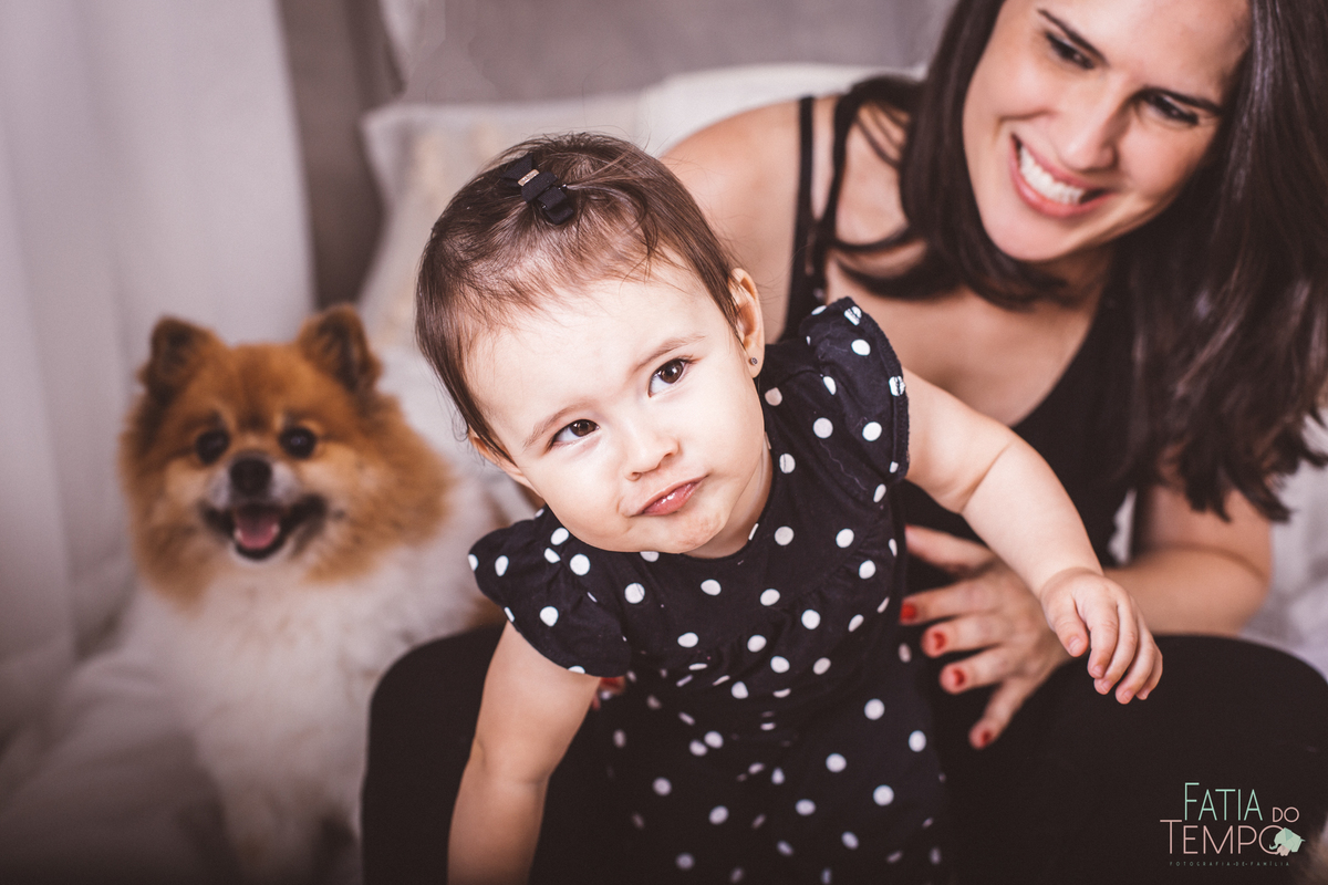 ensaio fotografico de familia, ensaio de familia, fotos de familia, fotos em familia, fotos de familia em estudio, fotos papai mamae e bebe, familia com pets, estudio em sao caetano, estudio pet friendly, estudio fotografico no abc