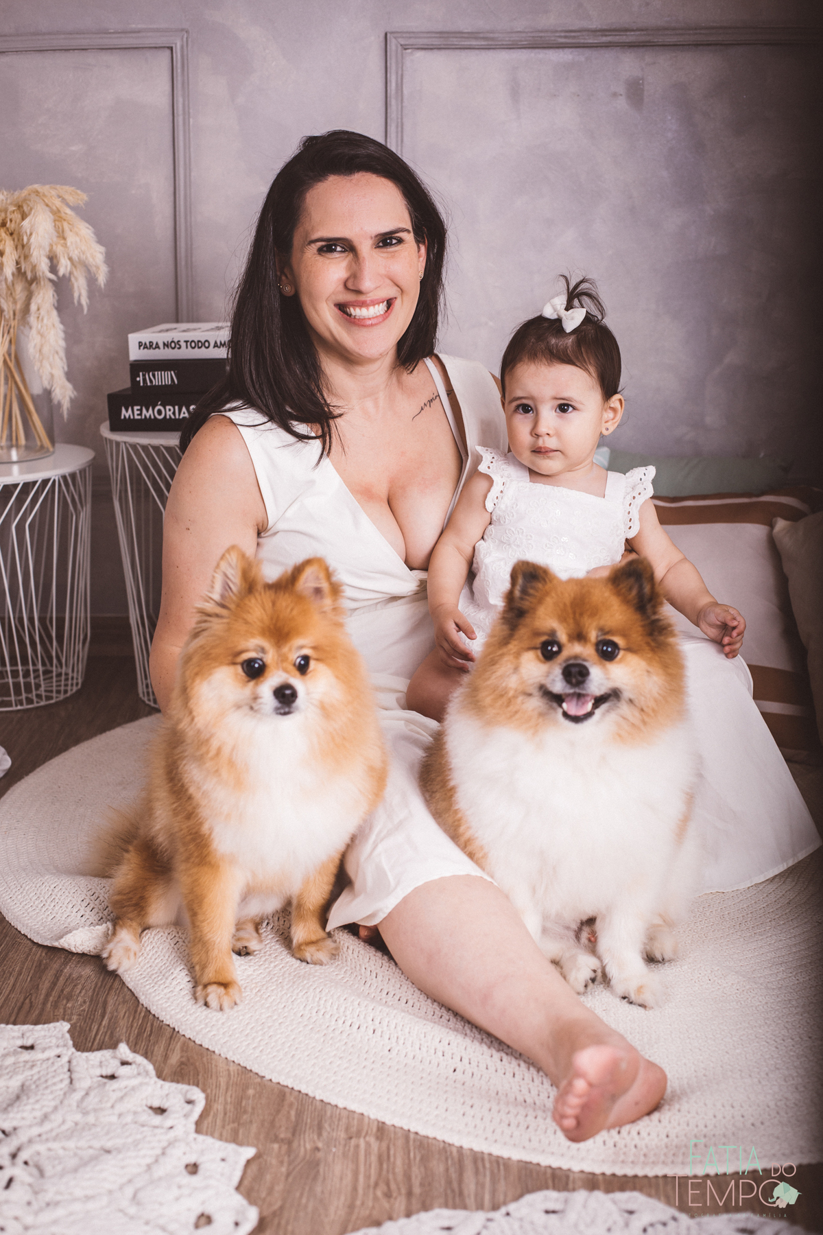ensaio fotografico de familia, ensaio de familia, fotos de familia, fotos em familia, fotos de familia em estudio, fotos papai mamae e bebe, familia com pets, estudio em sao caetano, estudio pet friendly, estudio fotografico no abc
