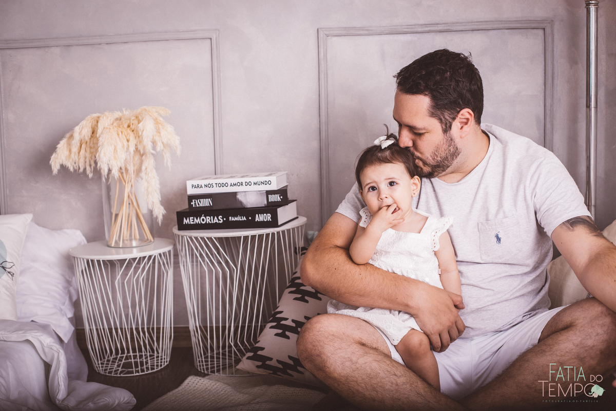 ensaio fotografico de familia, ensaio de familia, fotos de familia, fotos em familia, fotos de familia em estudio, fotos papai mamae e bebe, familia com pets, estudio em sao caetano, estudio pet friendly, estudio fotografico no abc