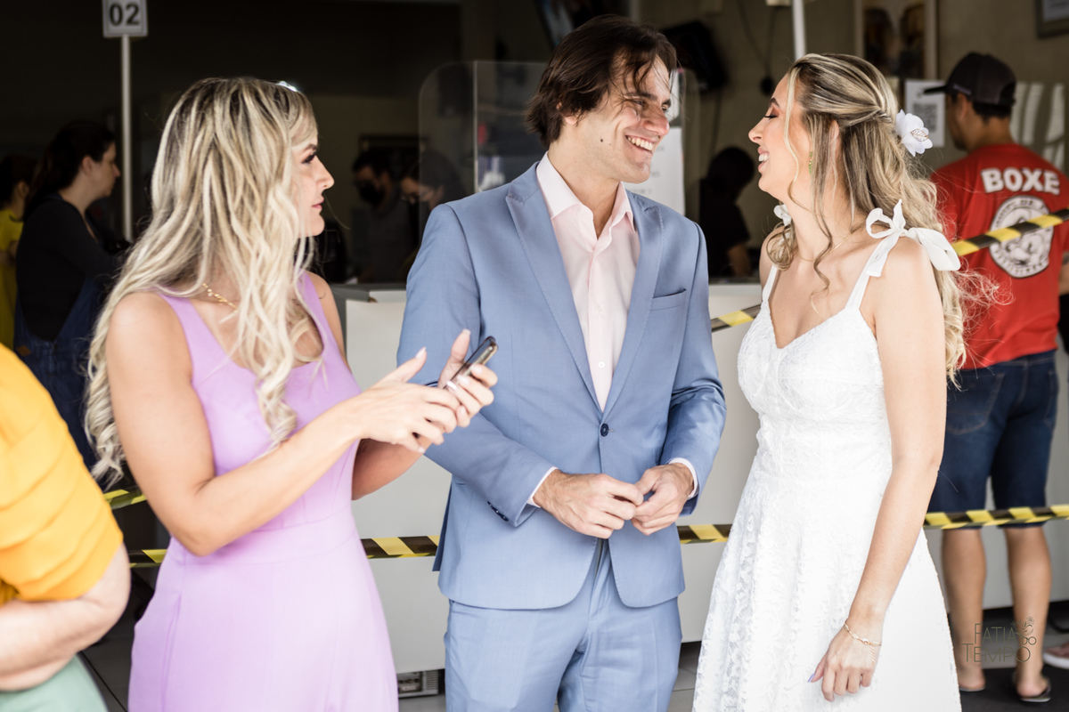 casamento, civil, cartorio, noiva, noivo, wedding, familia, vestido de noiva, decoração, restaurante, ensaio fotografico, mini wedding, mini casamento, madrinha, padrinho, pai, mãe, irmãos, irmã, festa, recepção, almoço, fotografia autoral, foto de casal,