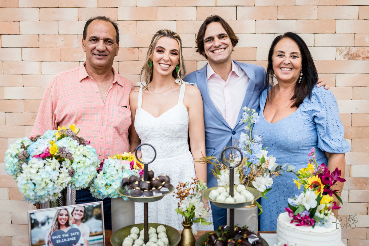 casamento, civil, cartorio, noiva, noivo, wedding, familia, vestido de noiva, decoração, restaurante, ensaio fotografico, mini wedding, mini casamento, madrinha, padrinho, pai, mãe, irmãos, irmã, festa, recepção, almoço, fotografia autoral, foto de casal,