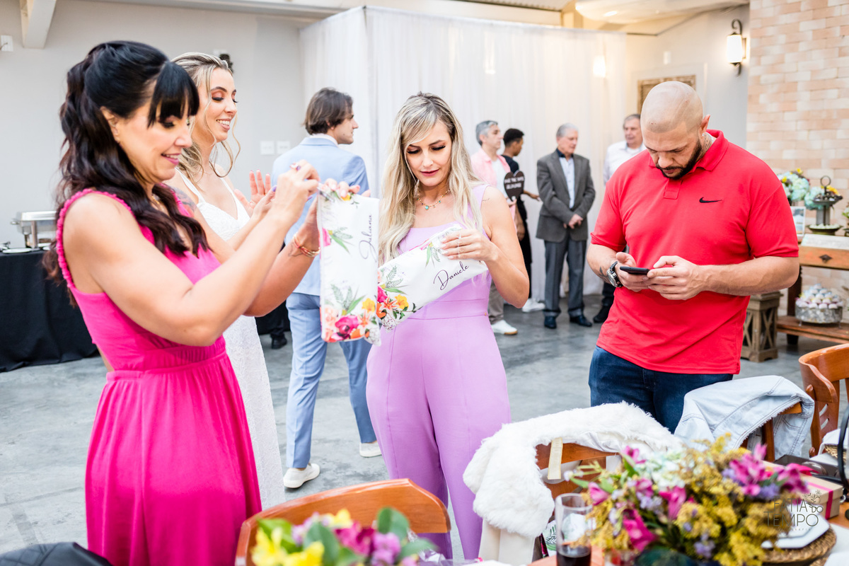 casamento, civil, cartorio, noiva, noivo, wedding, familia, vestido de noiva, decoração, restaurante, ensaio fotografico, mini wedding, mini casamento, madrinha, padrinho, pai, mãe, irmãos, irmã, festa, recepção, almoço, fotografia autoral, foto de casal,