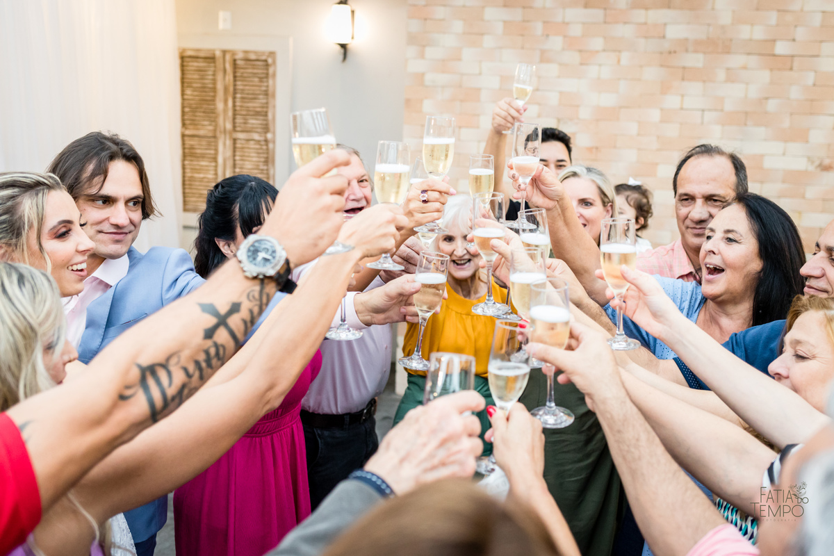 casamento, civil, cartorio, noiva, noivo, wedding, familia, vestido de noiva, decoração, restaurante, ensaio fotografico, mini wedding, mini casamento, madrinha, padrinho, pai, mãe, irmãos, irmã, festa, recepção, almoço, fotografia autoral, foto de casal,