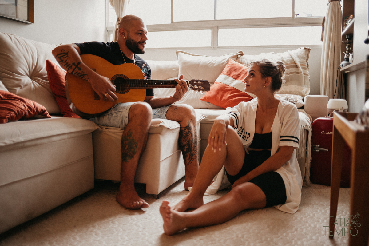 ensaio de casal, ensaio de casal em casa, ensaio lifestyle, ensaio em casa, pre casamento lifestyle, pre casamento em casa, lifestyle, pre casamento, pre wedding, ensaio pre casamento, ensaio pre wedding, fotos em casa, ensaio em casa
