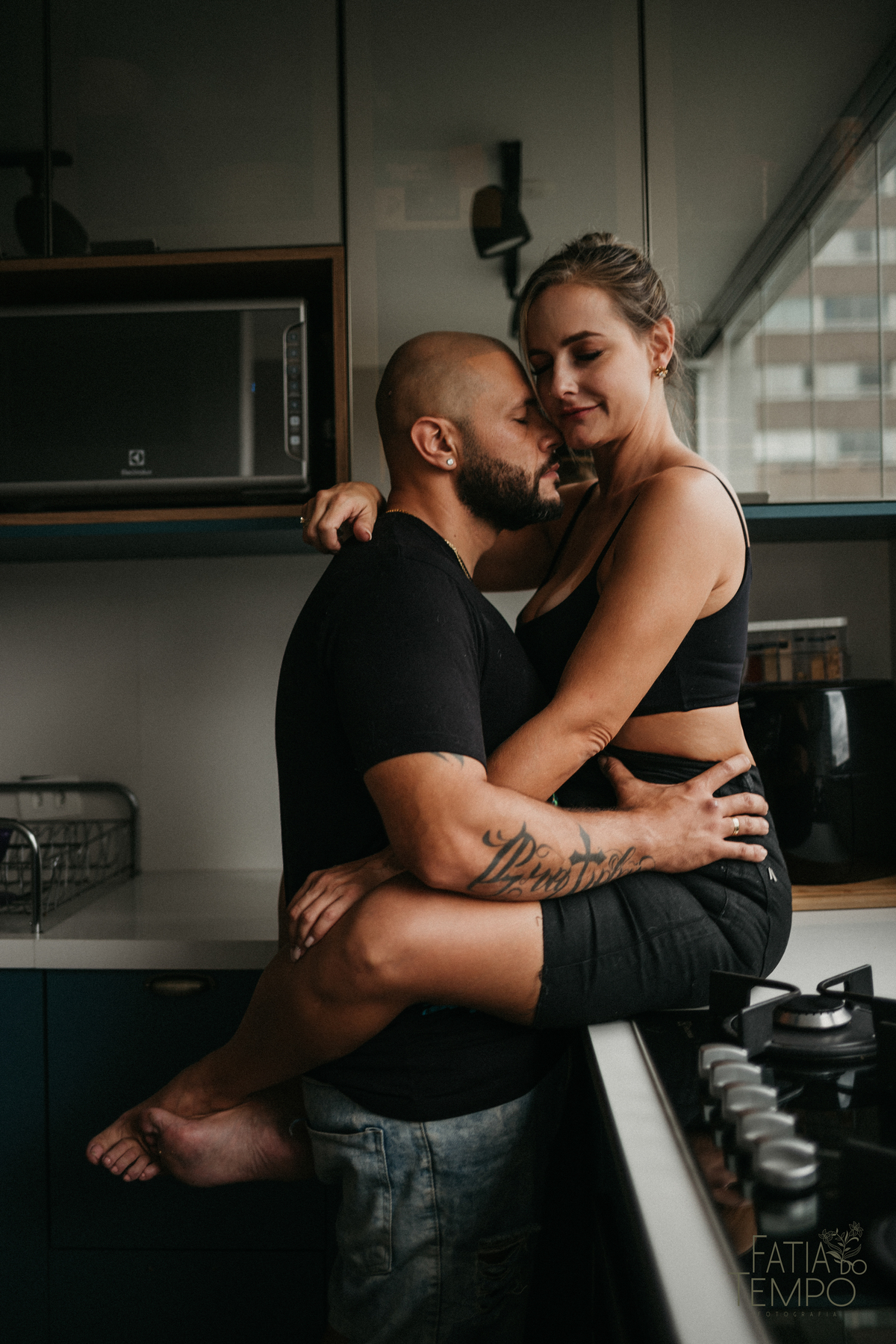 ensaio de casal, ensaio de casal em casa, ensaio lifestyle, ensaio em casa, pre casamento lifestyle, pre casamento em casa, lifestyle, pre casamento, pre wedding, ensaio pre casamento, ensaio pre wedding, fotos em casa, ensaio em casa