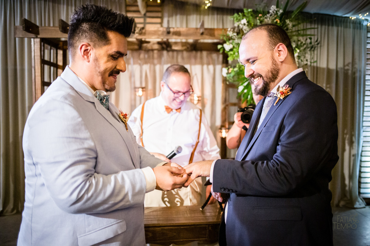 casamento, wedding, buffet, festa, meninos, homoafetivo, lgbtqia+, gay, hétero, familia, felicidade, amor, make, fotografia, autoral, profissional, maquiagem, cerimônia, balada, Dança, dia do noivo, amigos, padrinhos, vestido de festa, pai, mae, 