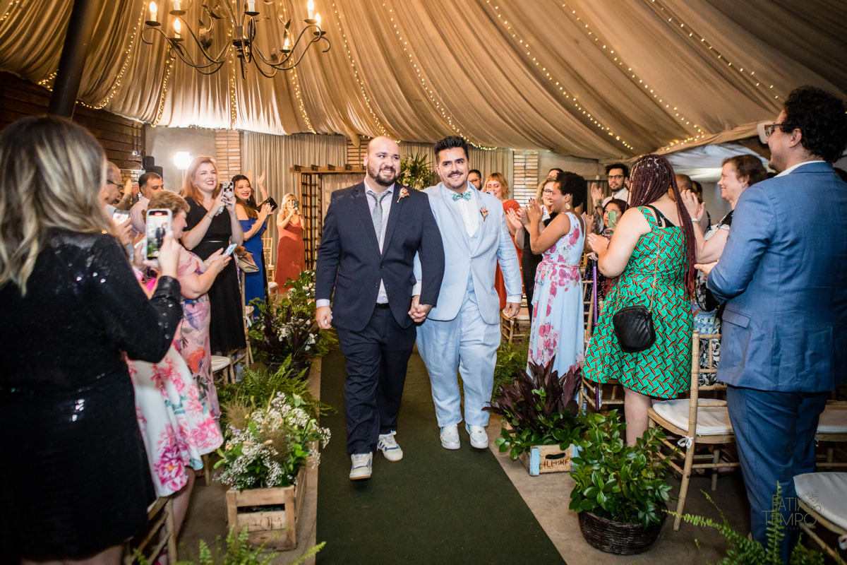 casamento, wedding, buffet, festa, meninos, homoafetivo, lgbtqia+, gay, hétero, familia, felicidade, amor, make, fotografia, autoral, profissional, maquiagem, cerimônia, balada, Dança, dia do noivo, amigos, padrinhos, vestido de festa, pai, mae, 