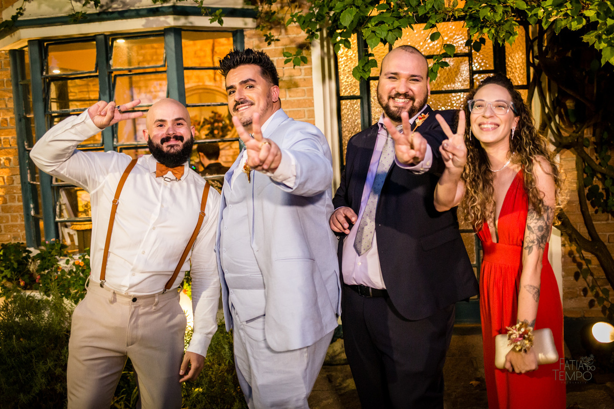 casamento, wedding, buffet, festa, meninos, homoafetivo, lgbtqia+, gay, hétero, familia, felicidade, amor, make, fotografia, autoral, profissional, maquiagem, cerimônia, balada, Dança, dia do noivo, amigos, padrinhos, vestido de festa, pai, mae, 