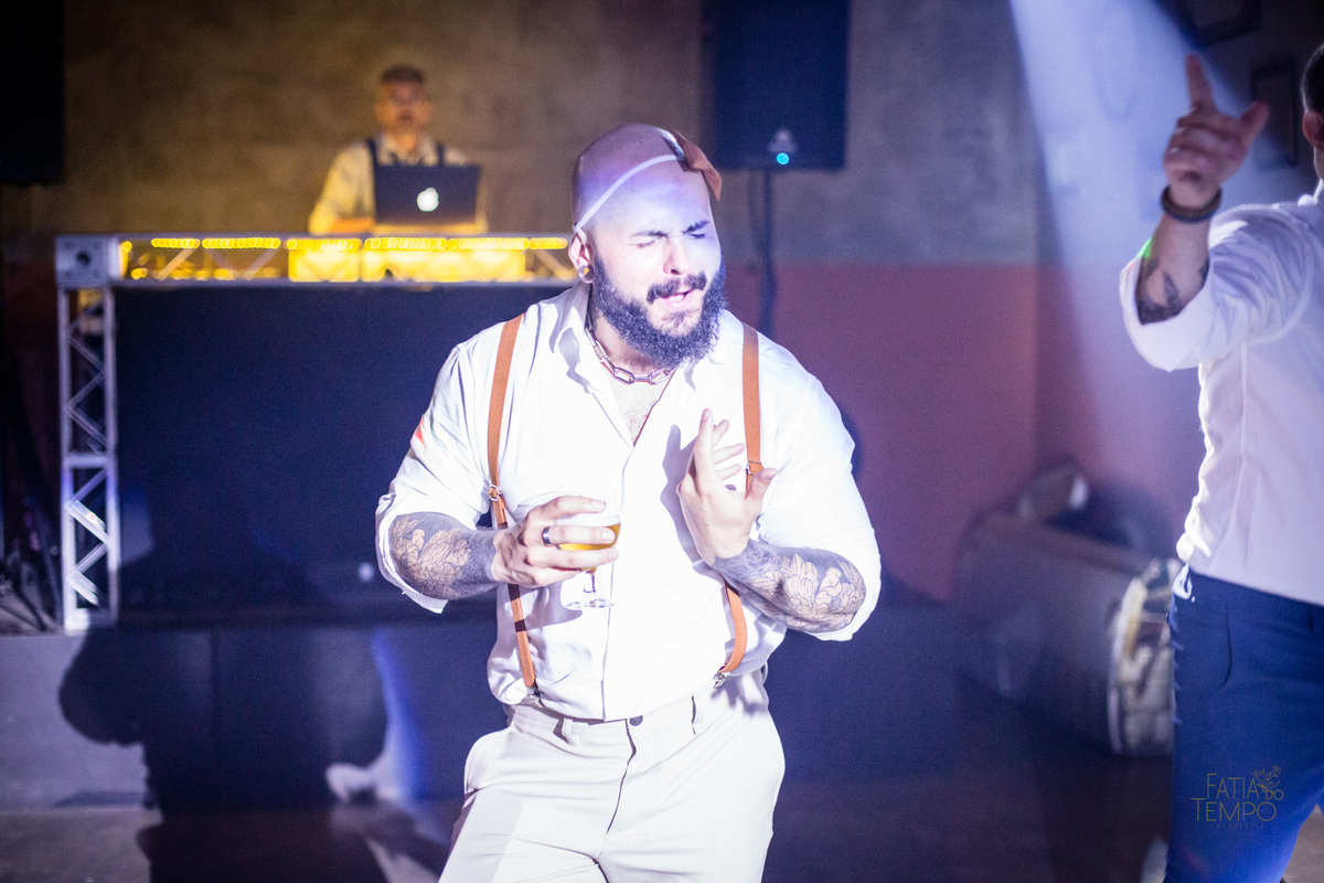 casamento, wedding, buffet, festa, meninos, homoafetivo, lgbtqia+, gay, hétero, familia, felicidade, amor, make, fotografia, autoral, profissional, maquiagem, cerimônia, balada, Dança, dia do noivo, amigos, padrinhos, vestido de festa, pai, mae, 