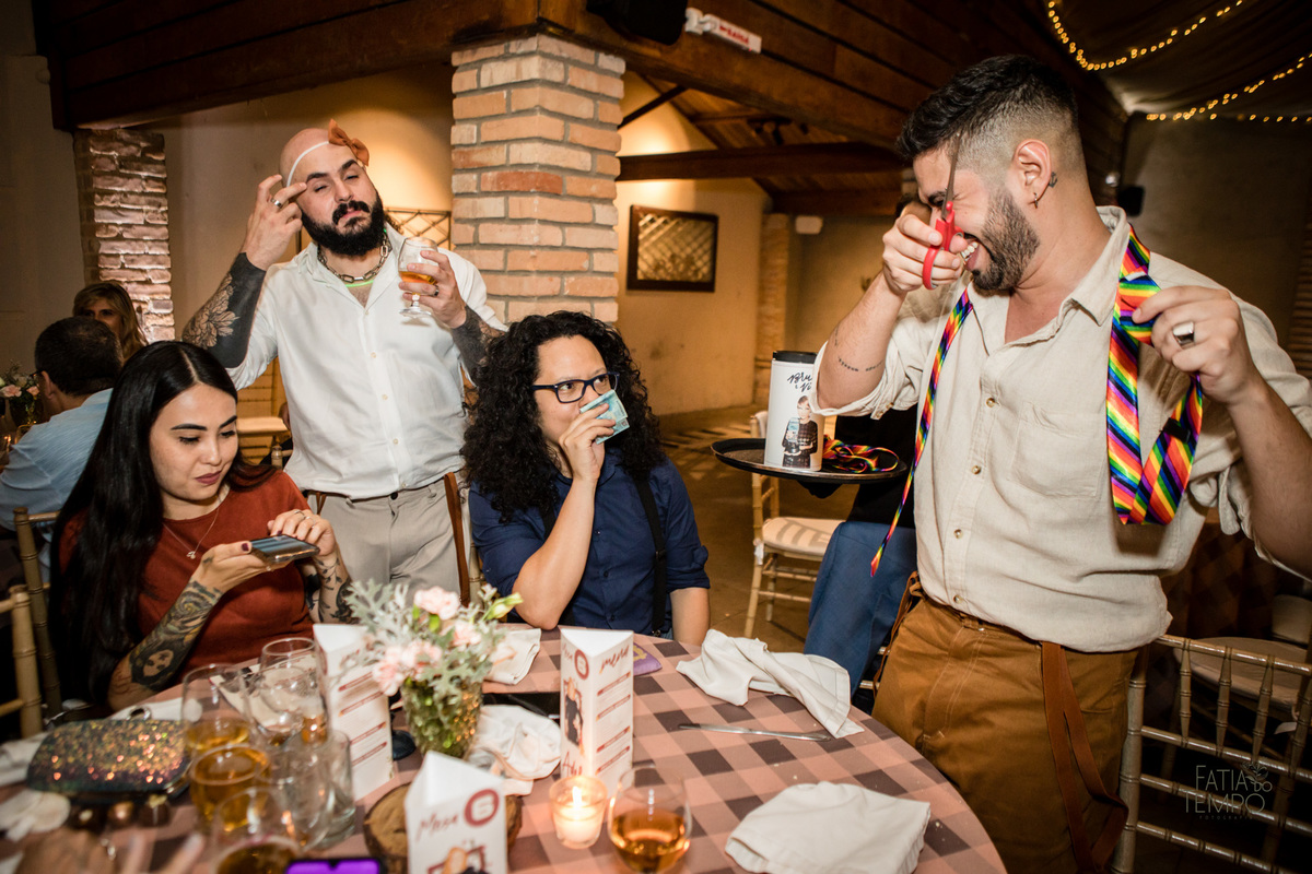 casamento, wedding, buffet, festa, meninos, homoafetivo, lgbtqia+, gay, hétero, familia, felicidade, amor, make, fotografia, autoral, profissional, maquiagem, cerimônia, balada, Dança, dia do noivo, amigos, padrinhos, vestido de festa, pai, mae, 