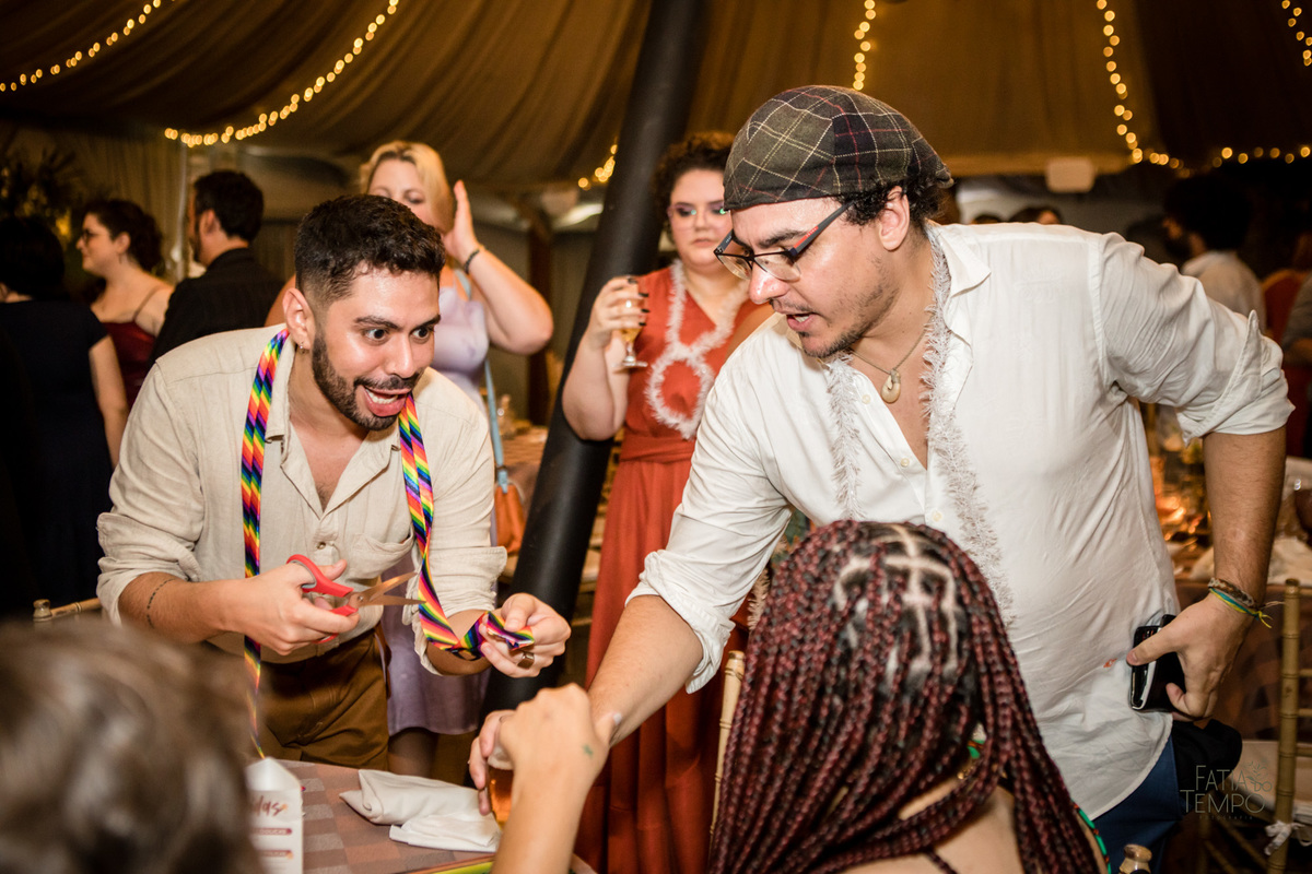 casamento, wedding, buffet, festa, meninos, homoafetivo, lgbtqia+, gay, hétero, familia, felicidade, amor, make, fotografia, autoral, profissional, maquiagem, cerimônia, balada, Dança, dia do noivo, amigos, padrinhos, vestido de festa, pai, mae, 