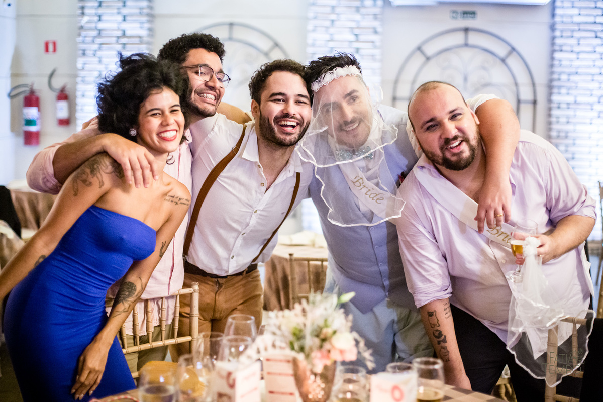 casamento, wedding, buffet, festa, meninos, homoafetivo, lgbtqia+, gay, hétero, familia, felicidade, amor, make, fotografia, autoral, profissional, maquiagem, cerimônia, balada, Dança, dia do noivo, amigos, padrinhos, vestido de festa, pai, mae, 
