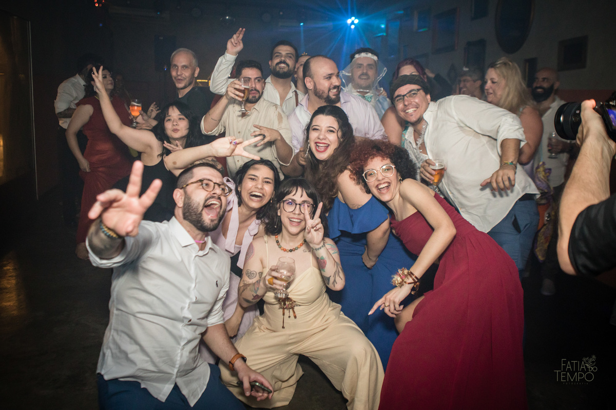 casamento, wedding, buffet, festa, meninos, homoafetivo, lgbtqia+, gay, hétero, familia, felicidade, amor, make, fotografia, autoral, profissional, maquiagem, cerimônia, balada, Dança, dia do noivo, amigos, padrinhos, vestido de festa, pai, mae, 