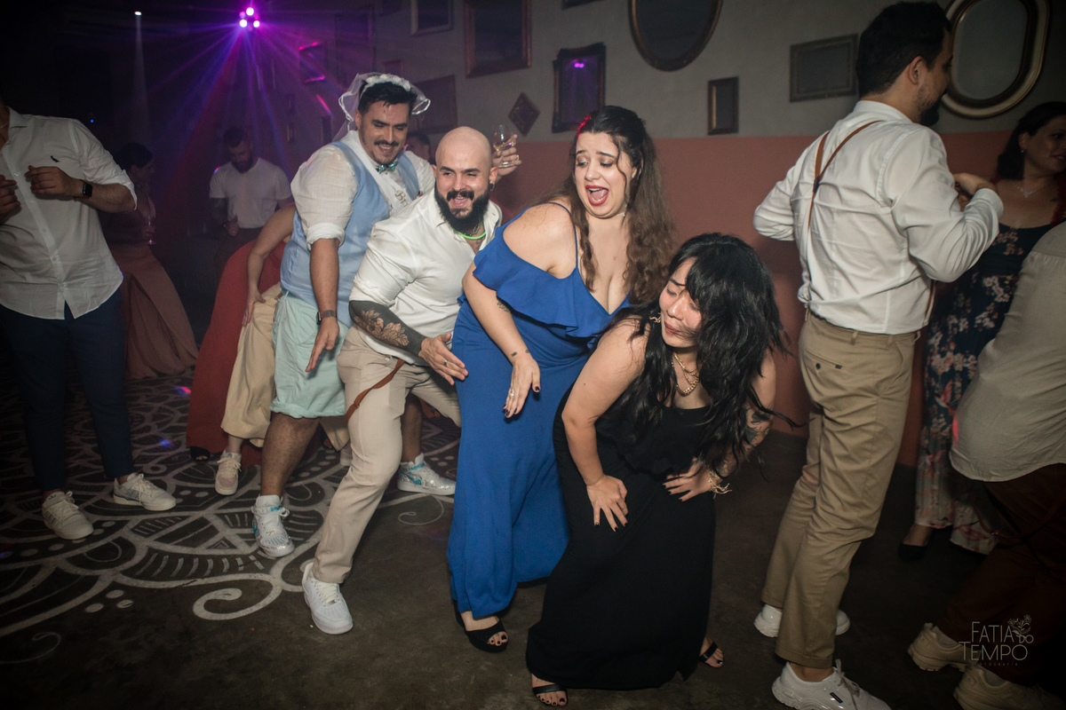 casamento, wedding, buffet, festa, meninos, homoafetivo, lgbtqia+, gay, hétero, familia, felicidade, amor, make, fotografia, autoral, profissional, maquiagem, cerimônia, balada, Dança, dia do noivo, amigos, padrinhos, vestido de festa, pai, mae, 