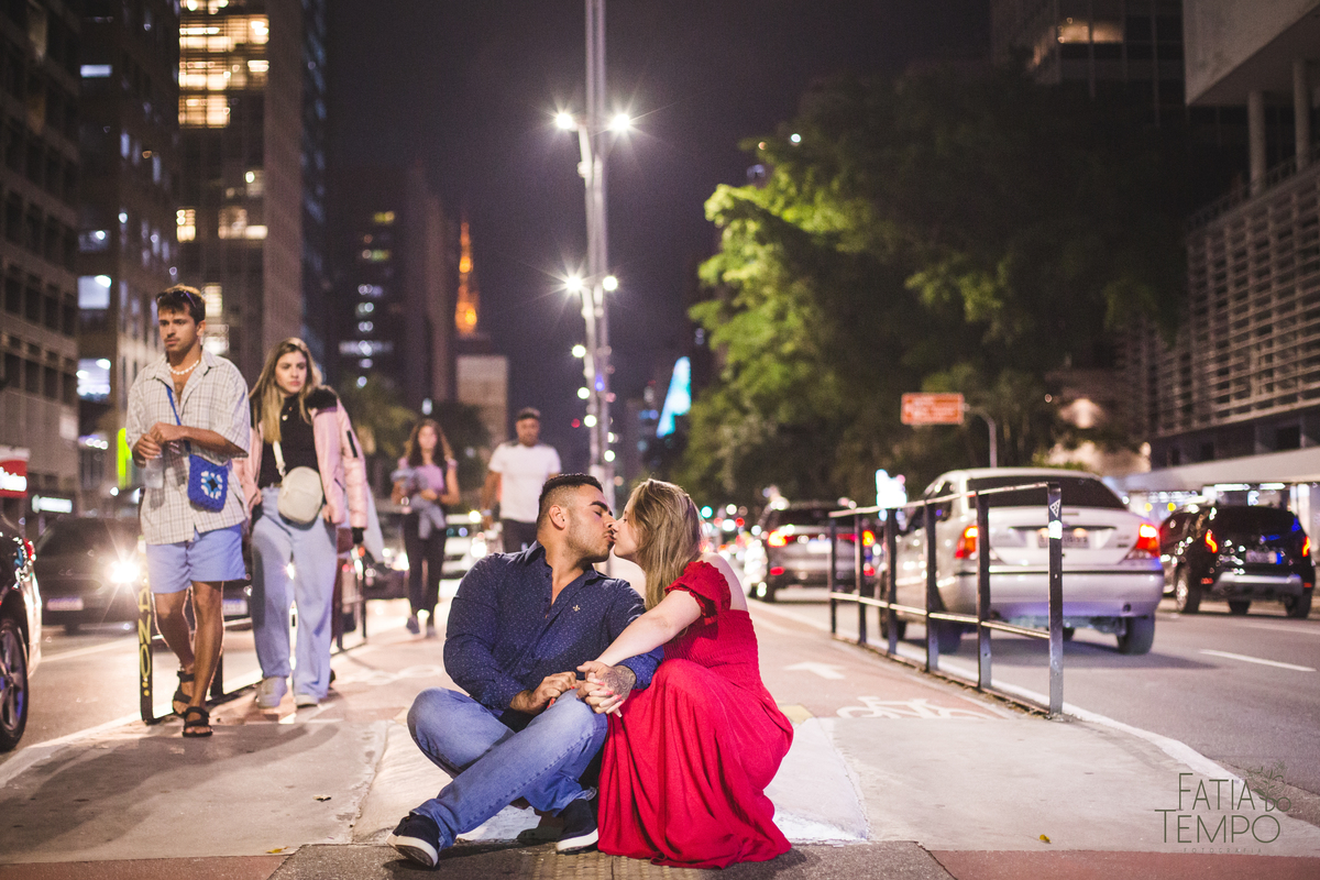 ensaio na paulista, pre casamento, pre casamento na rua, ensaio de casal na paulista, ensaio na rua, pre casamento na rua, ensaio de casal na rua, vou casar, ensaio fotografico,